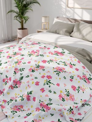 Floral Fleece Blanket, Cozy Throw for Home, Lightweight Bedding Blanket, Perfect Gift for Her, Pink Floral Blanket