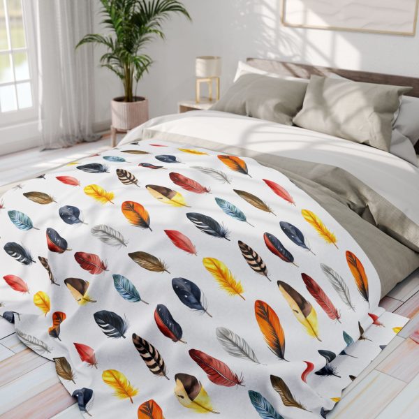 Cozy Fleece Blanket with Hand-Drawn Bird Feathers Design - Warmth and Style Combined!