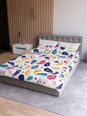 Minimalist Microfiber Duvet Cover with Flat Color Paisley Motifs | Soft Pastel Colors | Lightweight & Breathable | Modern Indian-Inspired Home Decor