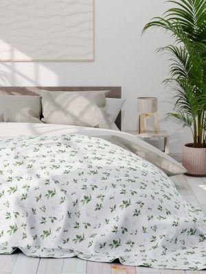 Jasmine Blooms Fleece Blanket - Soft Floral Design for Stylish Home Decor