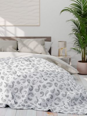 12554294537056739291_2048.jpeg Paisley Motif Minimalist Fleece Blanket - Elegant Neutral Design for Modern Homes