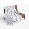 14328666282358556689_2048.jpeg Paisley Motif Minimalist Fleece Blanket - Elegant Neutral Design for Modern Homes