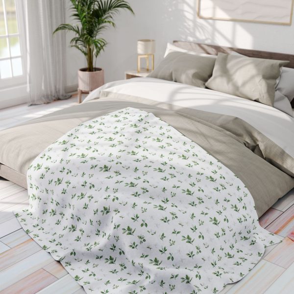 17978474672654607230_2048.jpeg Jasmine Blooms Fleece Blanket - Soft Floral Design for Stylish Home Decor