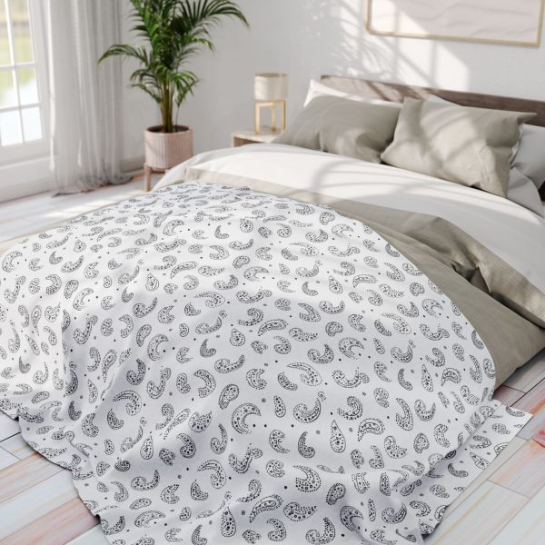 4659667307225521962_2048.jpeg Paisley Motif Minimalist Fleece Blanket - Elegant Neutral Design for Modern Homes
