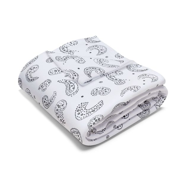 5671699096826146106_2048.jpeg Paisley Motif Minimalist Fleece Blanket - Elegant Neutral Design for Modern Homes