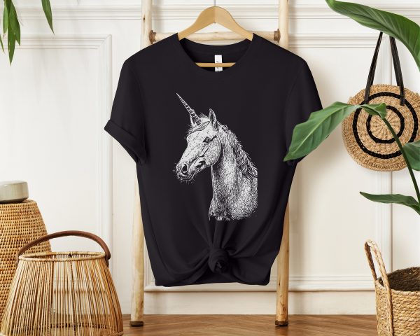 Whimsical Unicorn Design T-Shirt for Girls and Women - Ideal for Animal Lovers and Enthusiasts of Mythical Creatures