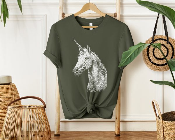 Whimsical Unicorn Design T-Shirt for Girls and Women - Ideal for Animal Lovers and Enthusiasts of Mythical Creatures