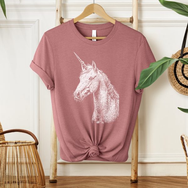 Whimsical Unicorn Design T-Shirt for Girls and Women - Ideal for Animal Lovers and Enthusiasts of Mythical Creatures