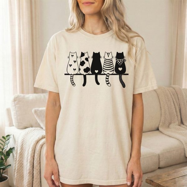 Cat Lover's Delight: Row of Cats Overs T-shirt - Perfect Gift for Feline Enthusiasts