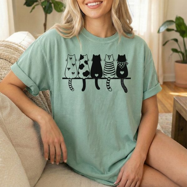 Cat Lover's Delight: Row of Cats Overs T-shirt - Perfect Gift for Feline Enthusiasts