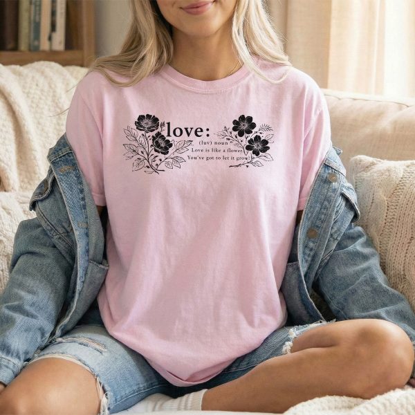 Love-themed T-shirt: Ideal Gift for Friends and Moms