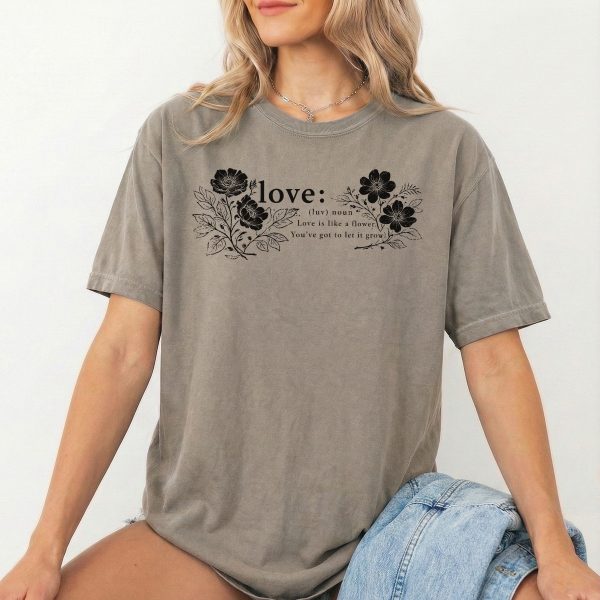 Love-themed T-shirt: Ideal Gift for Friends and Moms