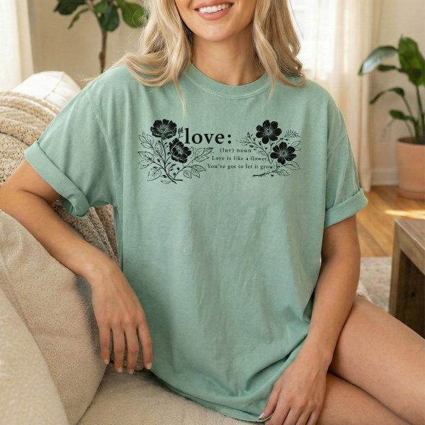 Love-themed T-shirt: Ideal Gift for Friends and Moms