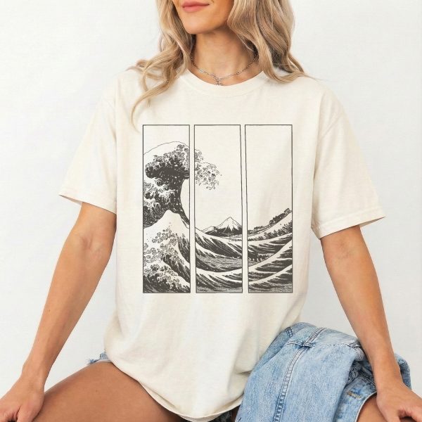 Famous Japanese Waves Design T-Shirt - Unique Style Inspired by Traditional Art