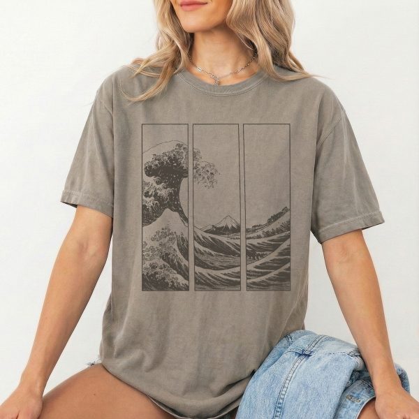 Famous Japanese Waves Design T-Shirt - Unique Style Inspired by Traditional Art