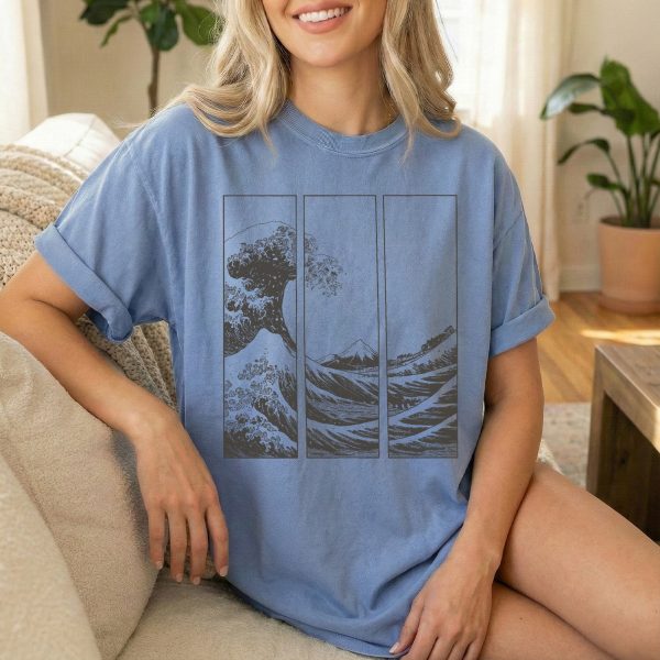 Famous Japanese Waves Design T-Shirt - Unique Style Inspired by Traditional Art