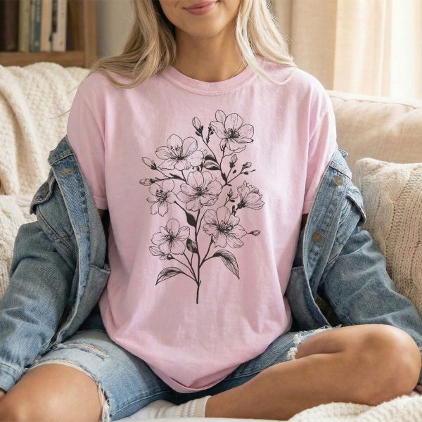 Minimalist Floral Design T-Shirt with Elegant Flowers