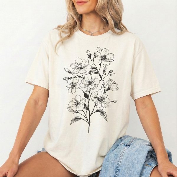 Minimalist Floral Design T-Shirt with Elegant Flowers